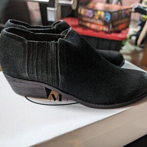 NEW Steve Madden booties size 7.5